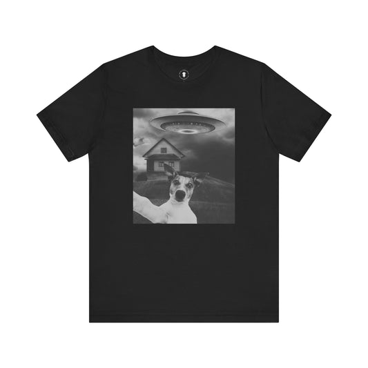Funny UFO Dog Selfie Shirt, Alien & Dog Lover Graphic Tee, Cool Animal Lover Unisex T-Shirt, Quirky Space, Pet Humor Design