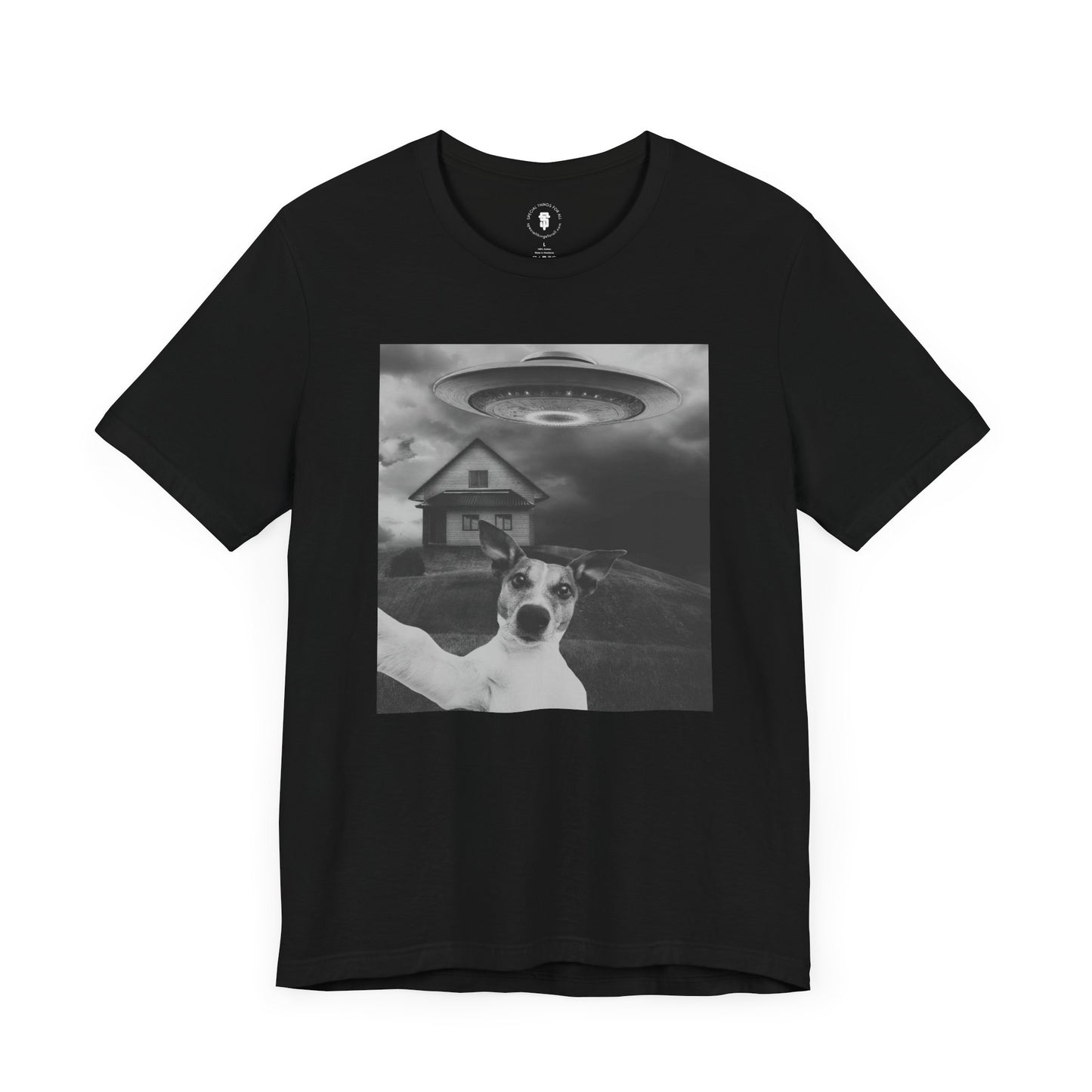 Funny UFO Dog Selfie Shirt, Alien & Dog Lover Graphic Tee, Cool Animal Lover Unisex T-Shirt, Quirky Space, Pet Humor Design